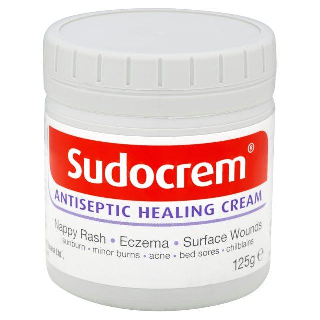 Sudocrem Barrier Cream 125g helps keep nappy rash at bay and deeply nourishes your baby's skin. It also helps to soothe and protect their delicate skin from irritation.